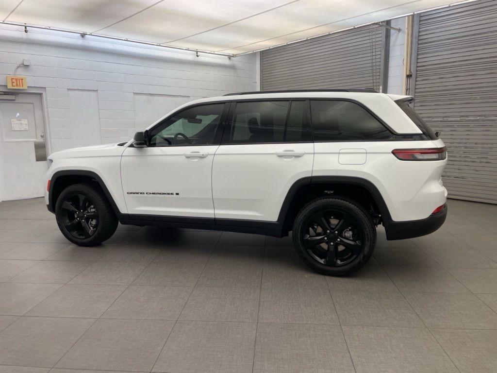 new 2025 Jeep Grand Cherokee car, priced at $46,416