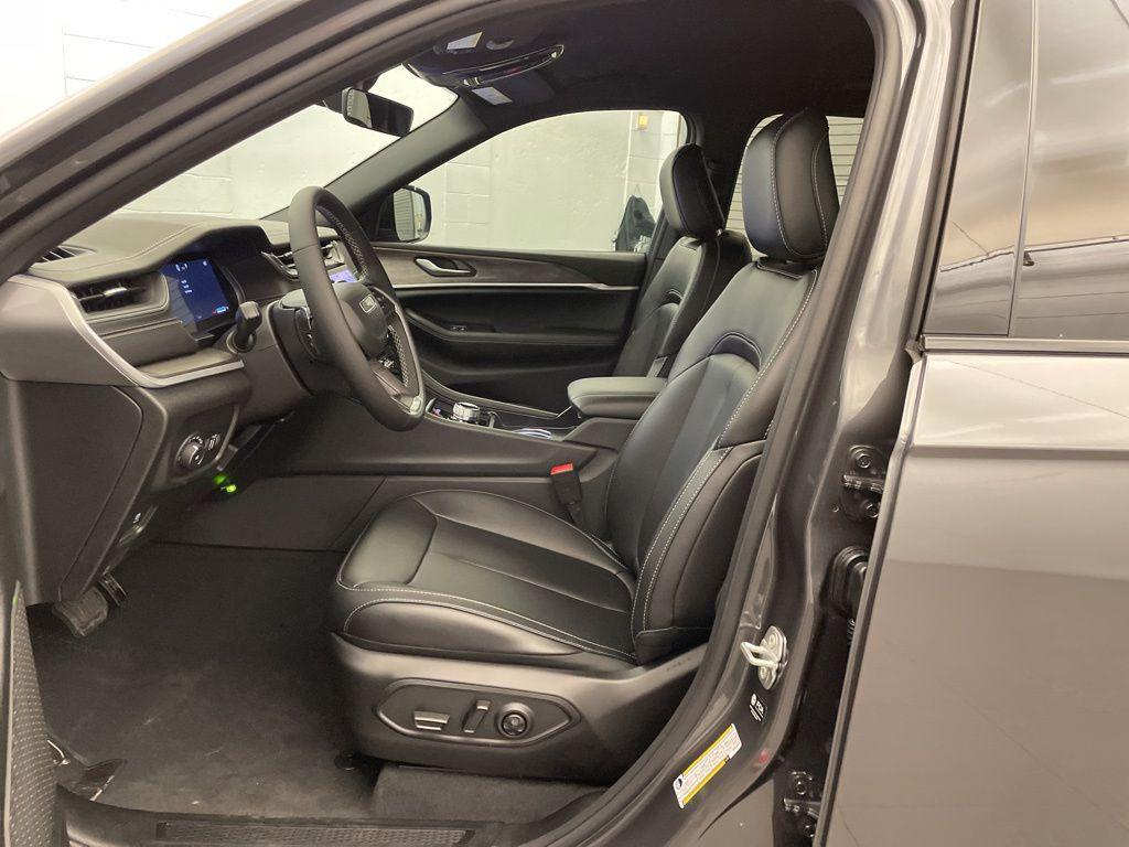 new 2025 Jeep Grand Cherokee L car, priced at $44,177