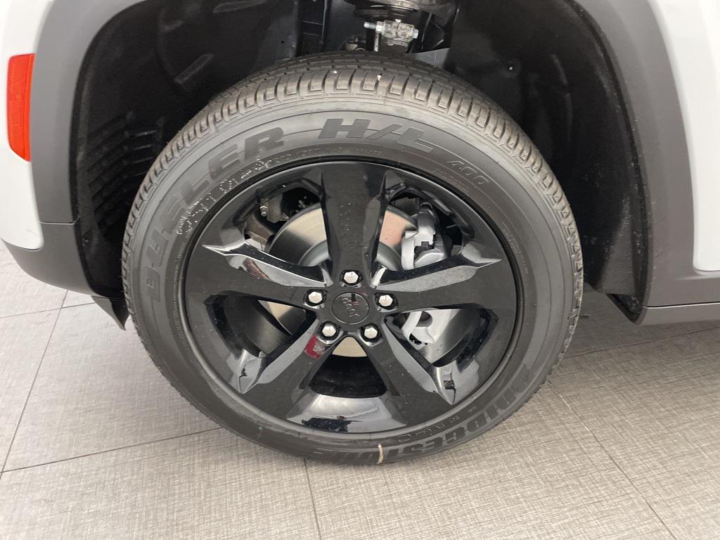 new 2025 Jeep Grand Cherokee car, priced at $37,396