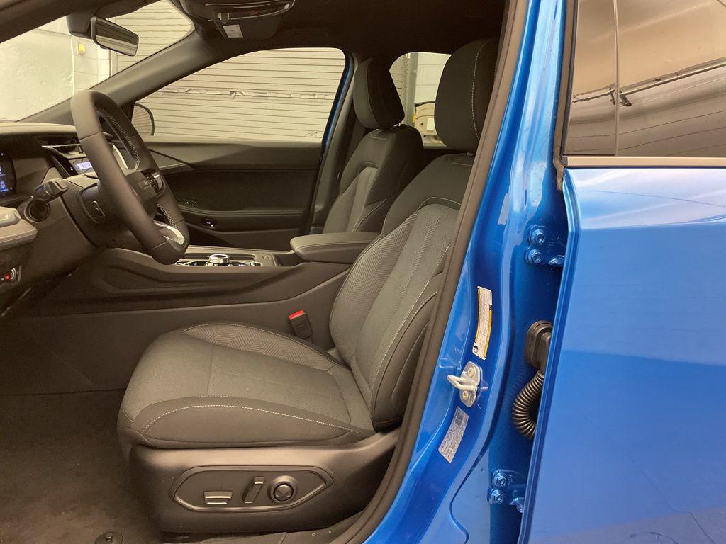 new 2026 Jeep Cherokee car, priced at $33,619