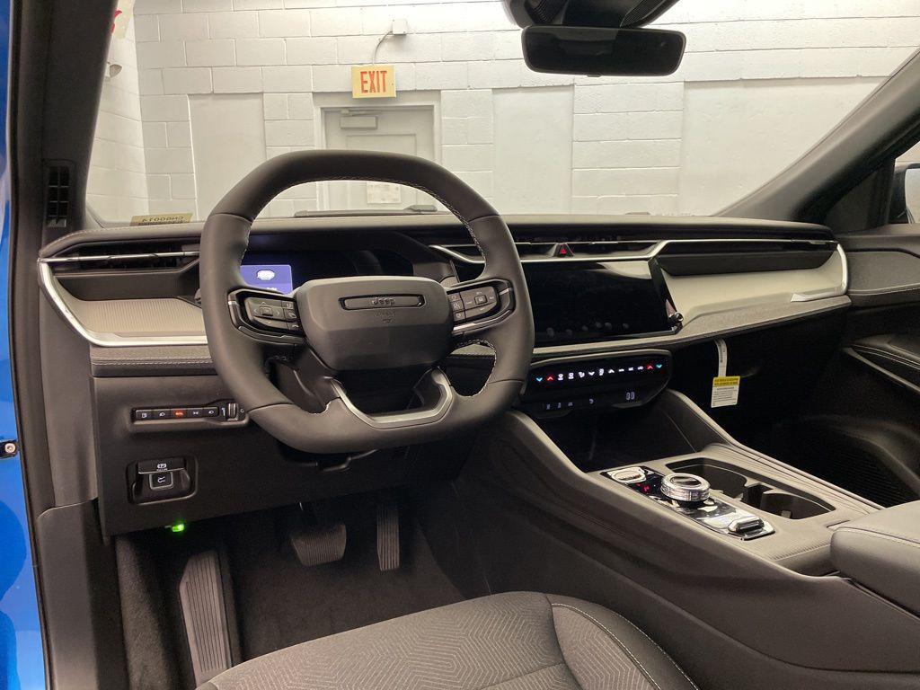 new 2026 Jeep Cherokee car, priced at $33,619