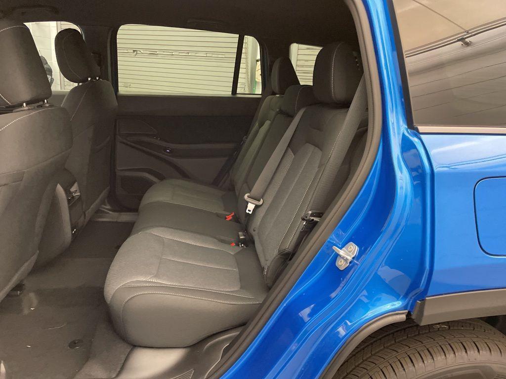 new 2026 Jeep Cherokee car, priced at $33,619