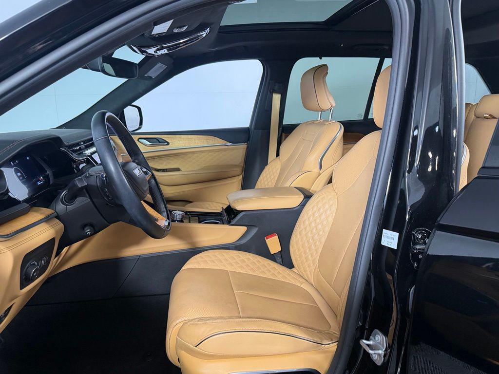 used 2022 Jeep Grand Cherokee car, priced at $39,372