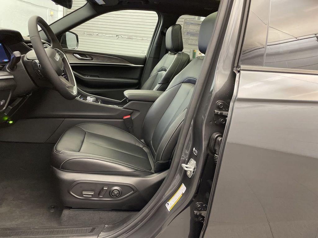 new 2026 Jeep Grand Cherokee car, priced at $43,363