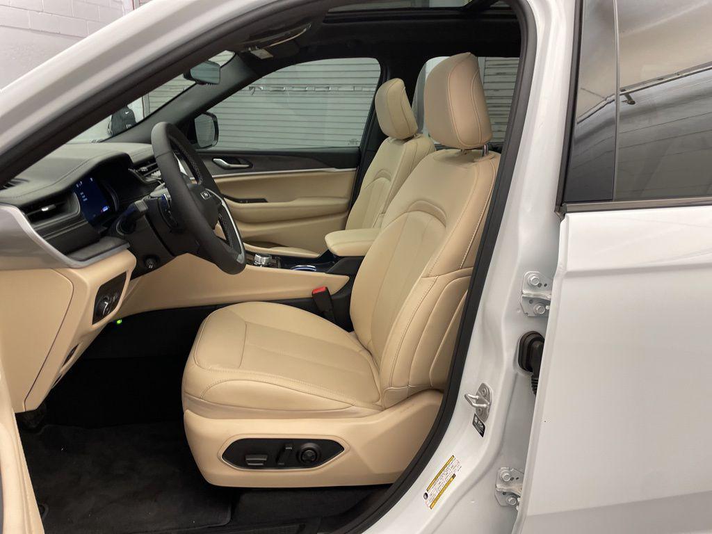 new 2025 Jeep Grand Cherokee L car, priced at $51,128