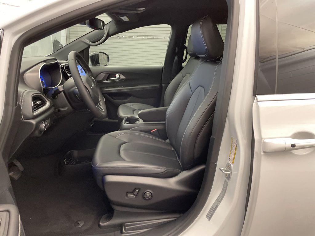 new 2026 Chrysler Pacifica car, priced at $41,829