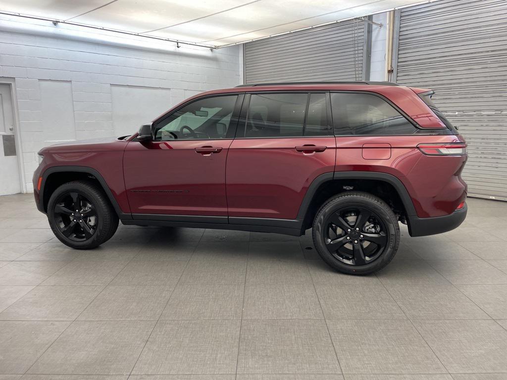 new 2025 Jeep Grand Cherokee car, priced at $45,562