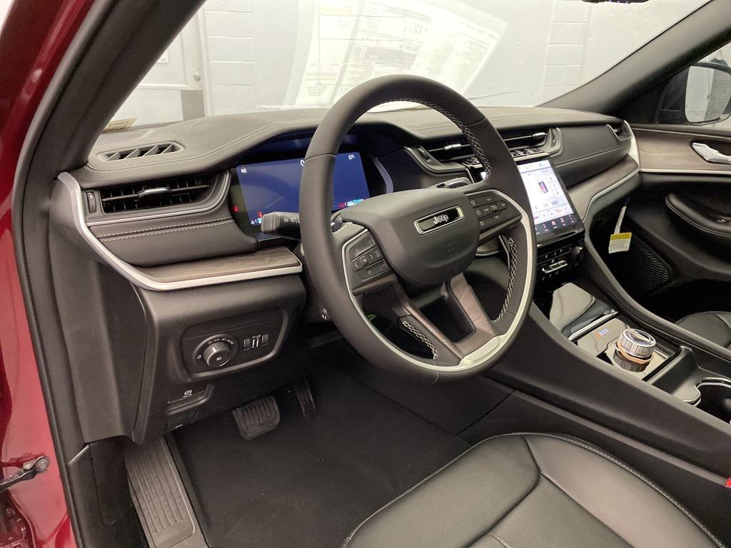 new 2025 Jeep Grand Cherokee car, priced at $45,562