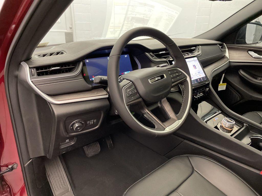 new 2025 Jeep Grand Cherokee car, priced at $47,362