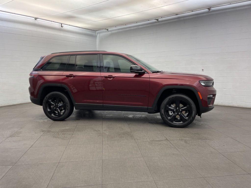 new 2025 Jeep Grand Cherokee car, priced at $47,362