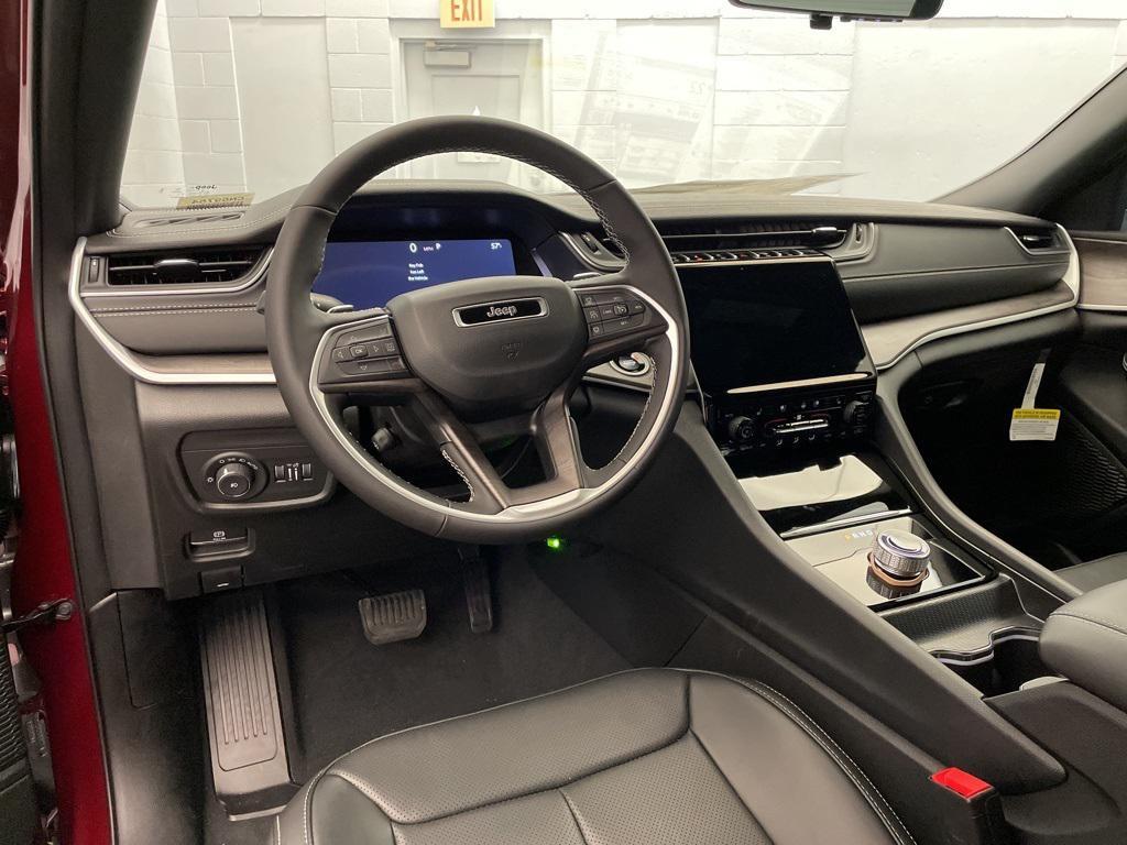 new 2025 Jeep Grand Cherokee car, priced at $45,562
