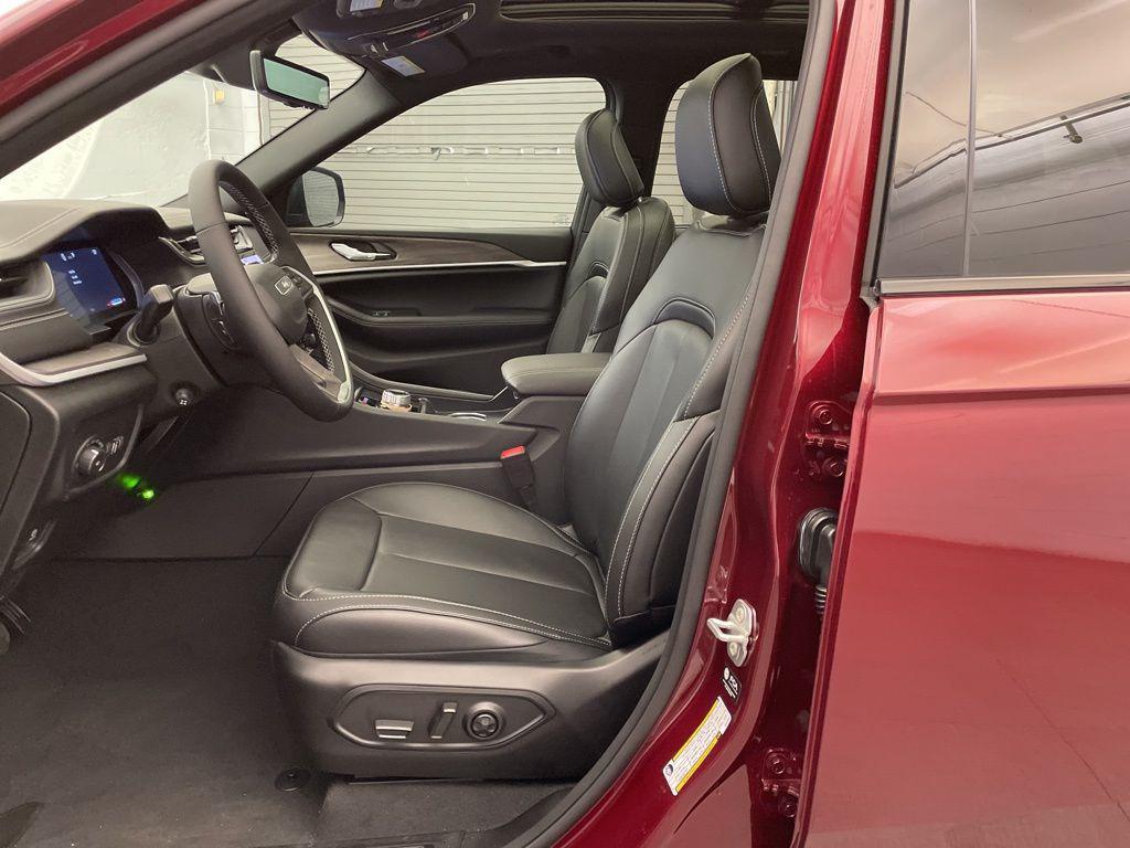 new 2025 Jeep Grand Cherokee car, priced at $47,362