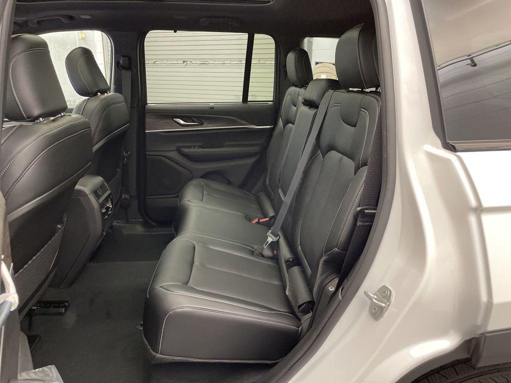new 2025 Jeep Grand Cherokee car, priced at $48,144