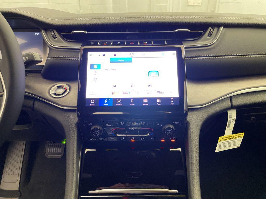 new 2025 Jeep Grand Cherokee car, priced at $48,144