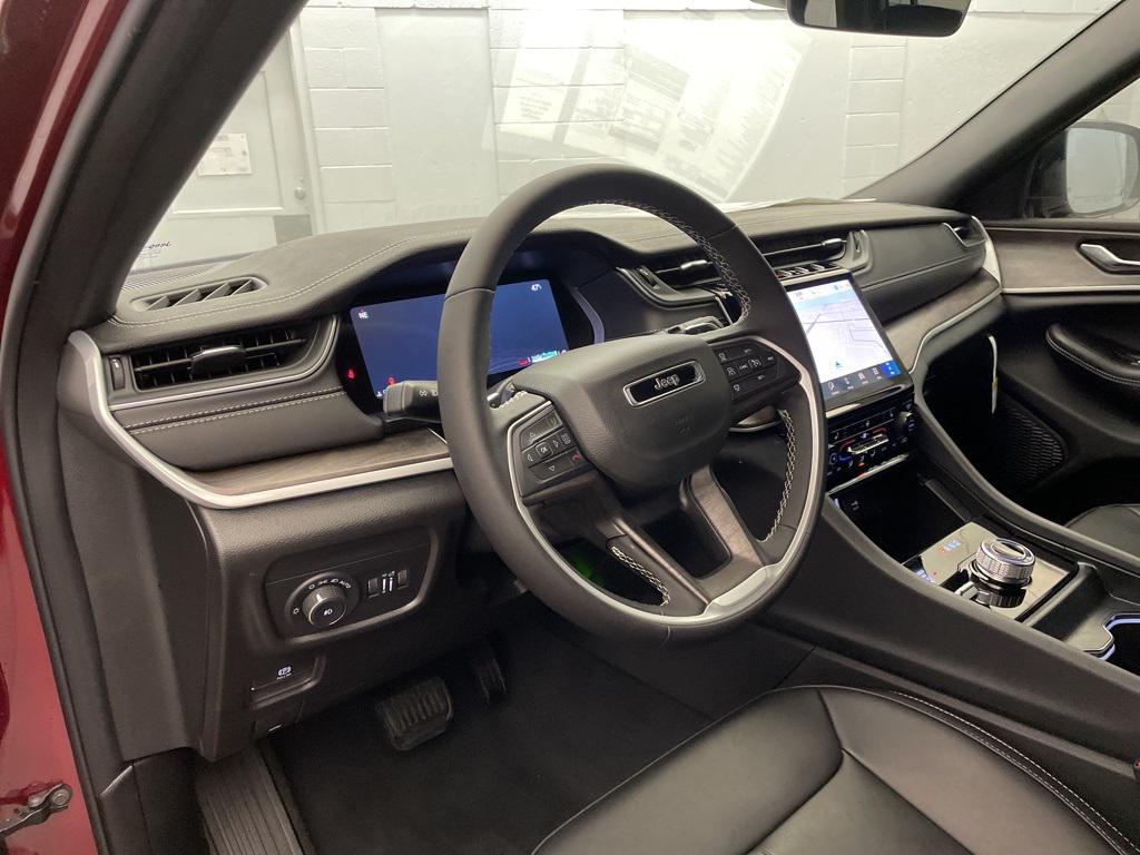 new 2025 Jeep Grand Cherokee car, priced at $43,595