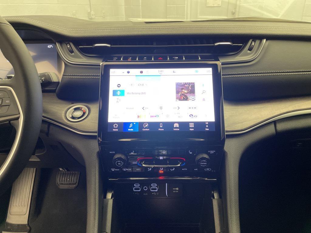 new 2025 Jeep Grand Cherokee car, priced at $43,595