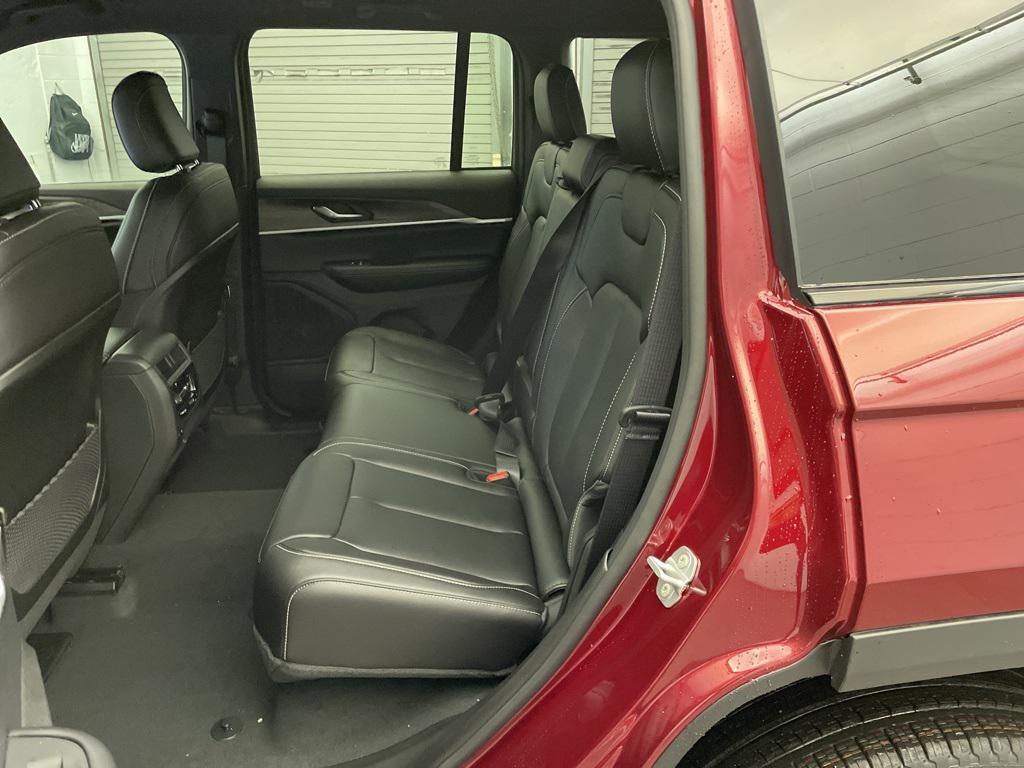 new 2025 Jeep Grand Cherokee car, priced at $43,595