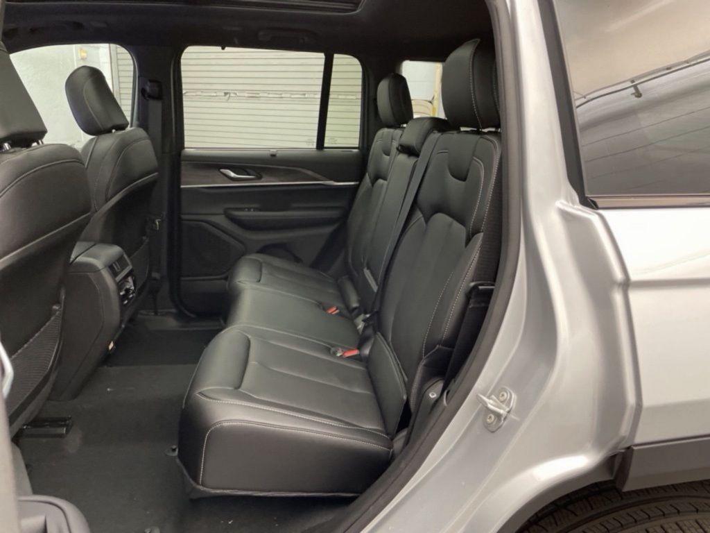 new 2025 Jeep Grand Cherokee car, priced at $47,362