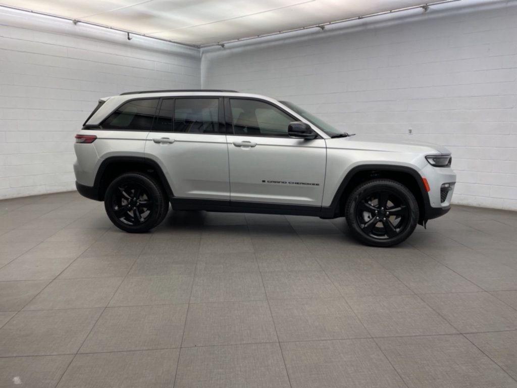 new 2025 Jeep Grand Cherokee car, priced at $47,362