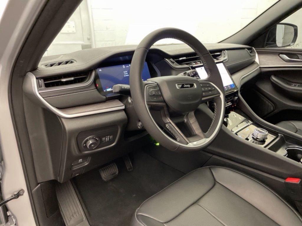 new 2025 Jeep Grand Cherokee car, priced at $47,362