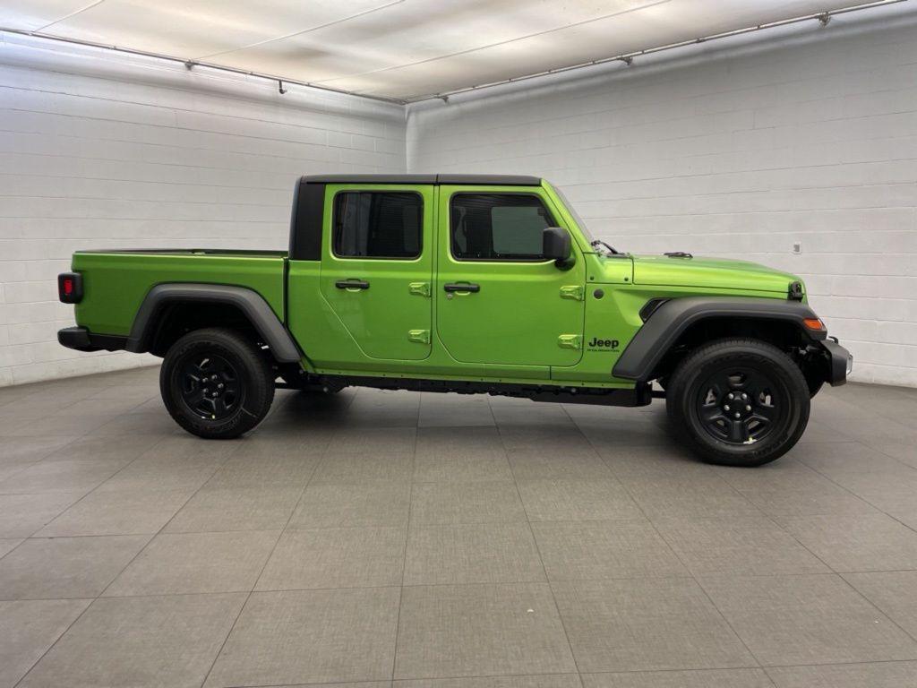 new 2026 Jeep Gladiator car, priced at $37,194
