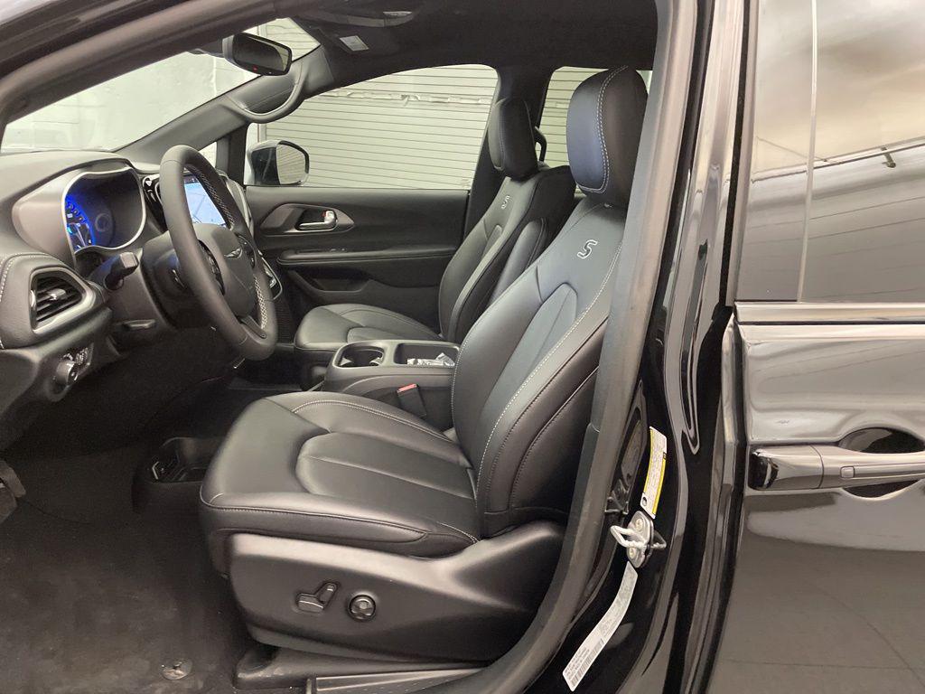 new 2026 Chrysler Pacifica car, priced at $44,702