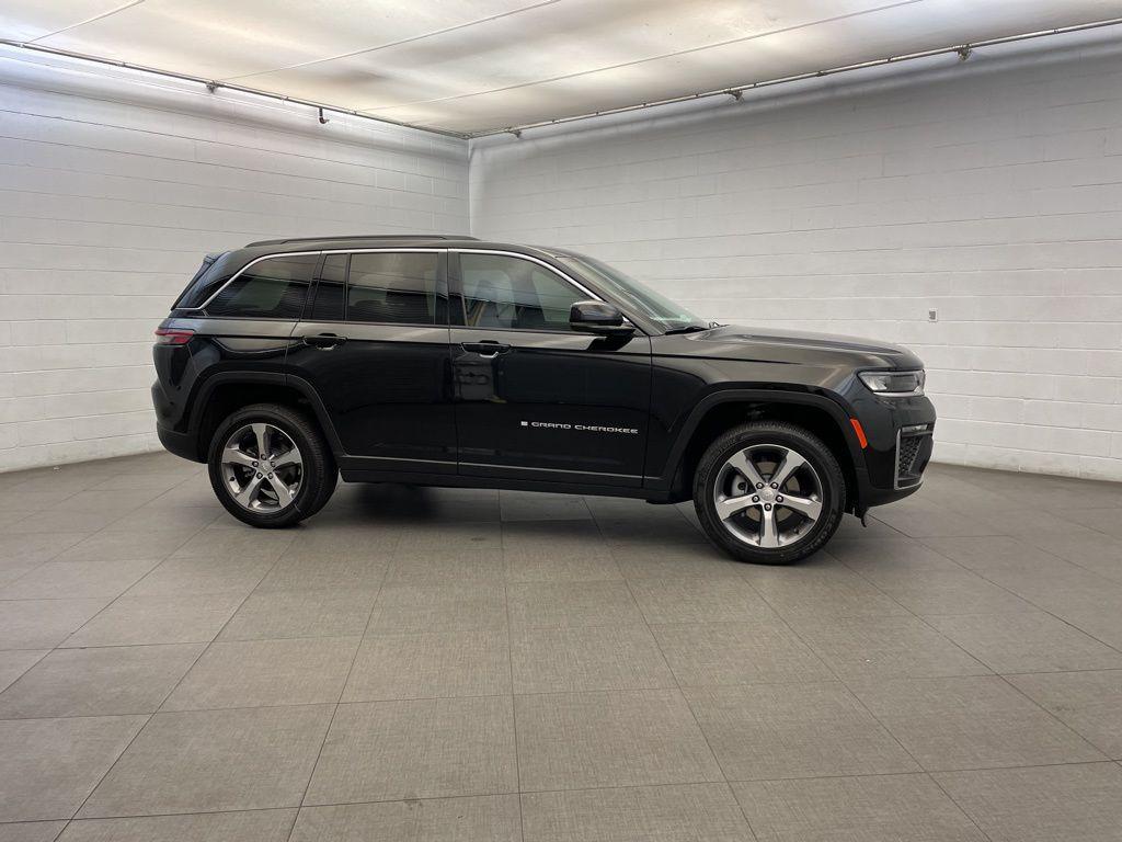 new 2026 Jeep Grand Cherokee car, priced at $39,804