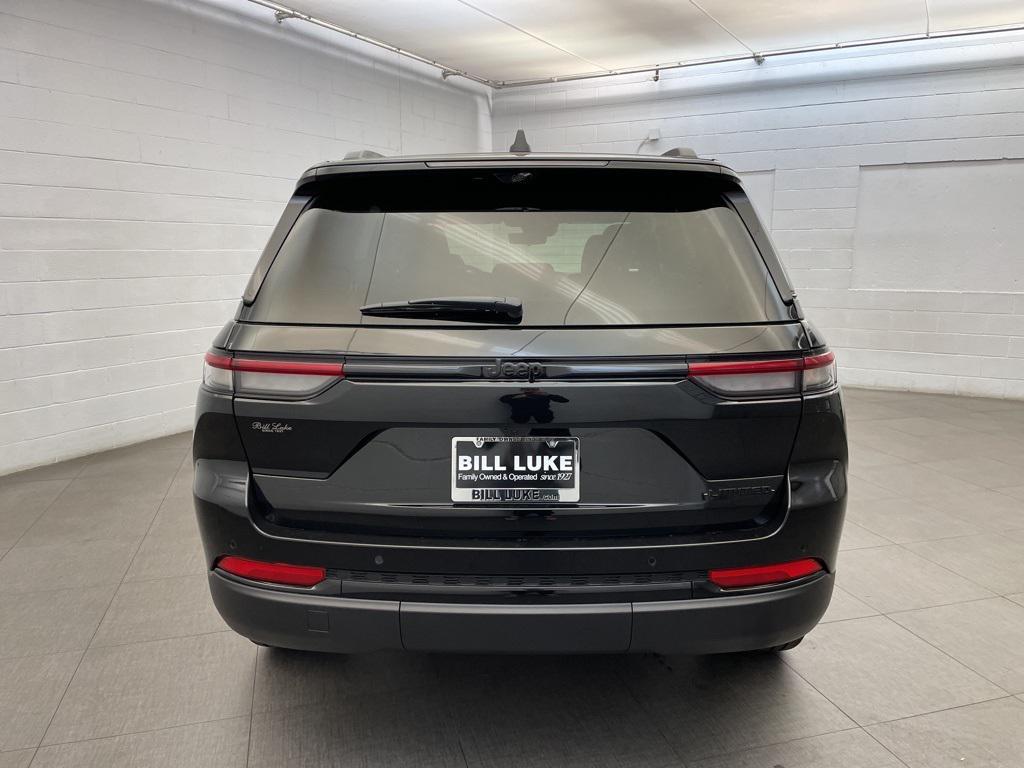new 2025 Jeep Grand Cherokee car, priced at $45,562