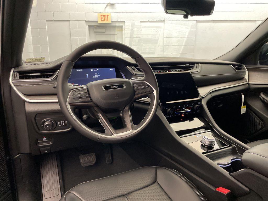 new 2025 Jeep Grand Cherokee car, priced at $47,362