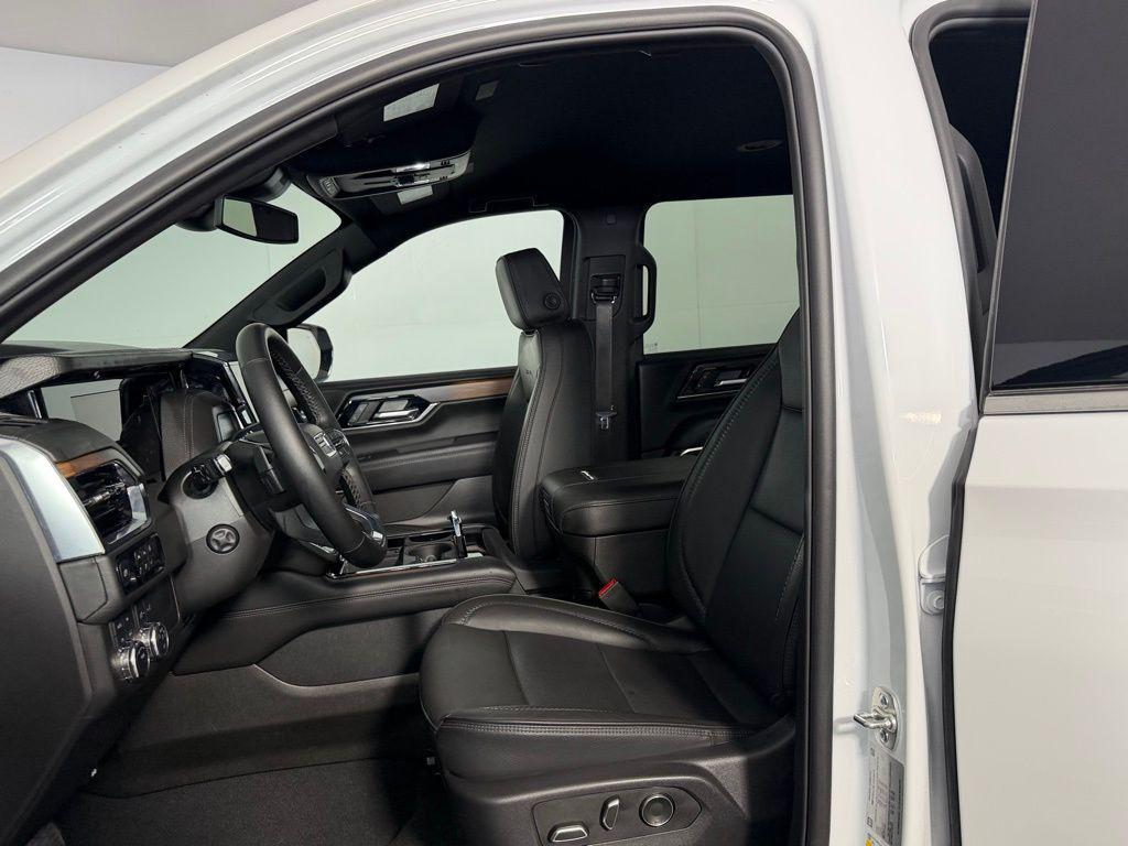 used 2025 GMC Yukon XL car, priced at $71,373