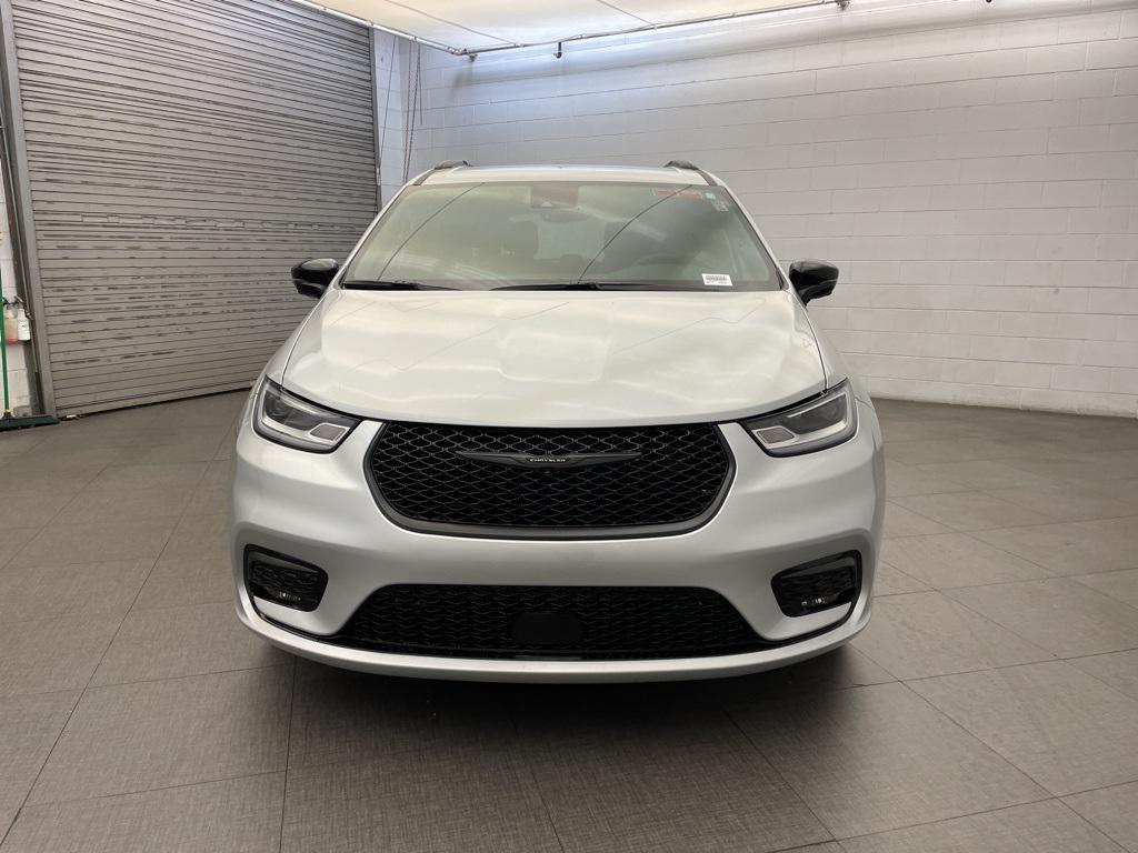 new 2026 Chrysler Pacifica car, priced at $43,587