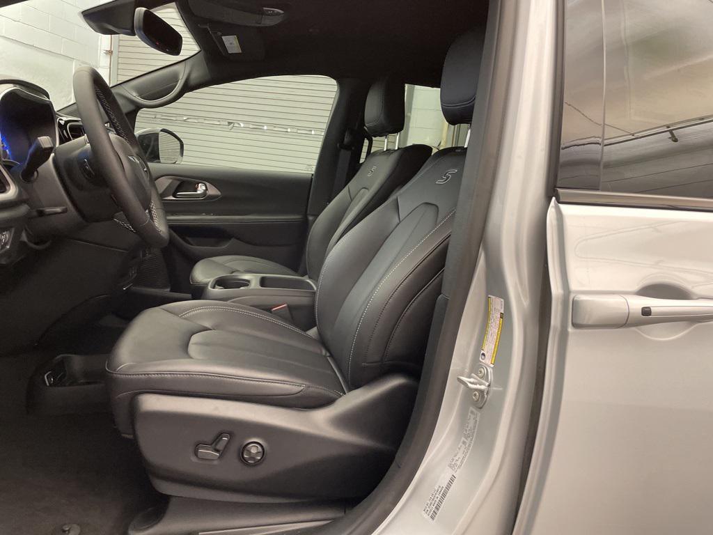 new 2026 Chrysler Pacifica car, priced at $43,587