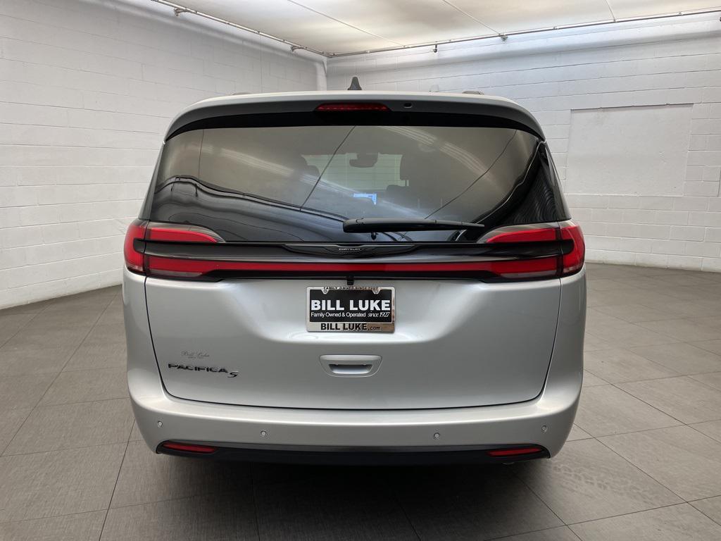 new 2026 Chrysler Pacifica car, priced at $43,587