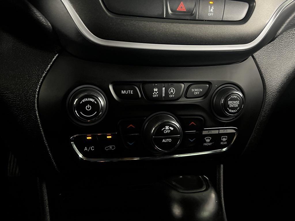 used 2022 Jeep Cherokee car, priced at $25,273