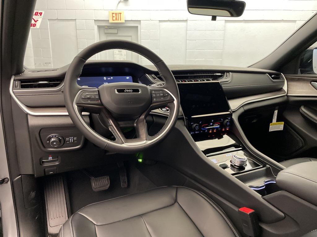 new 2025 Jeep Grand Cherokee car, priced at $45,786