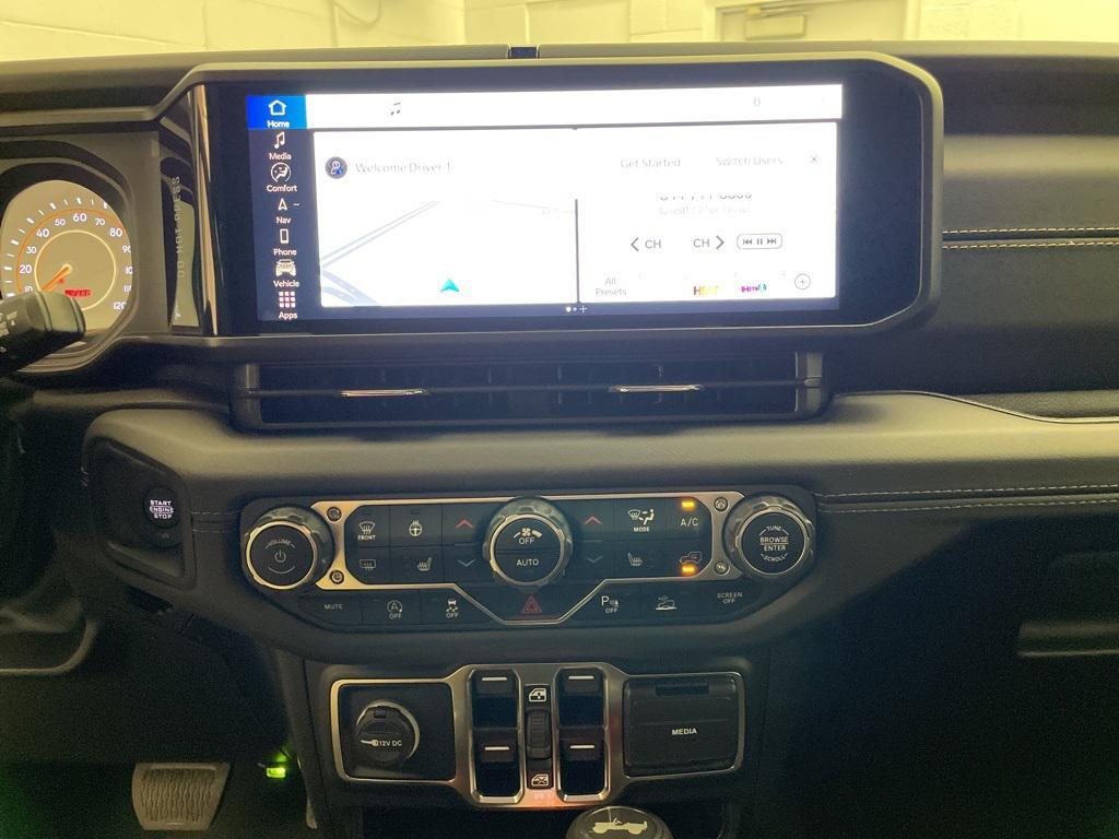 new 2025 Jeep Wrangler car, priced at $45,189