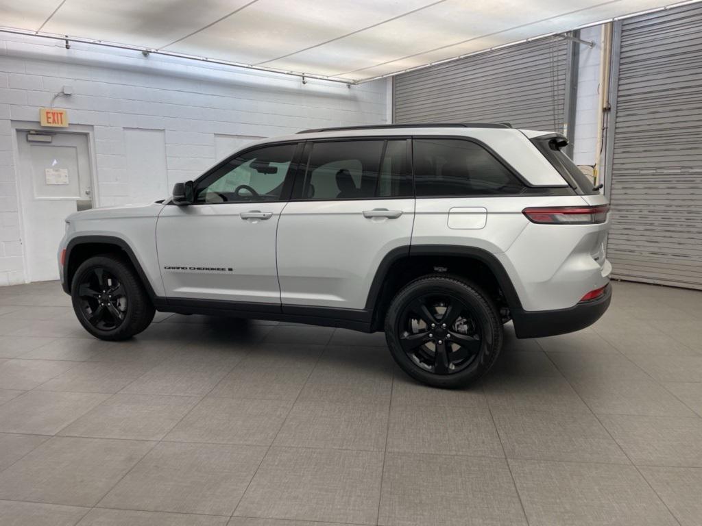 new 2025 Jeep Grand Cherokee car, priced at $46,987
