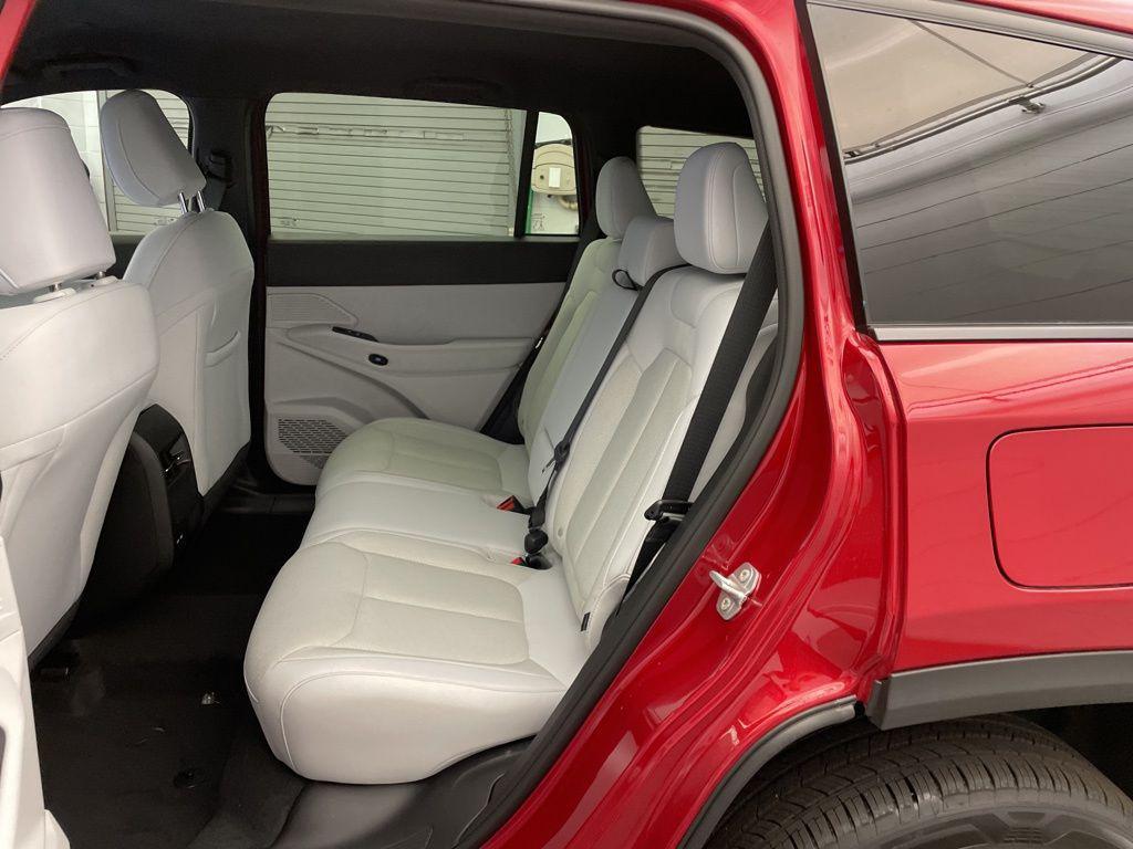 new 2026 Jeep Cherokee car, priced at $33,489