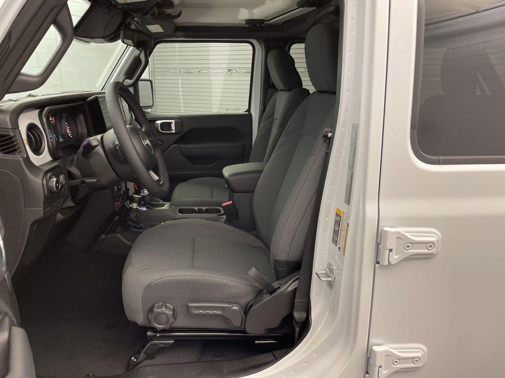 new 2026 Jeep Wrangler car, priced at $47,034