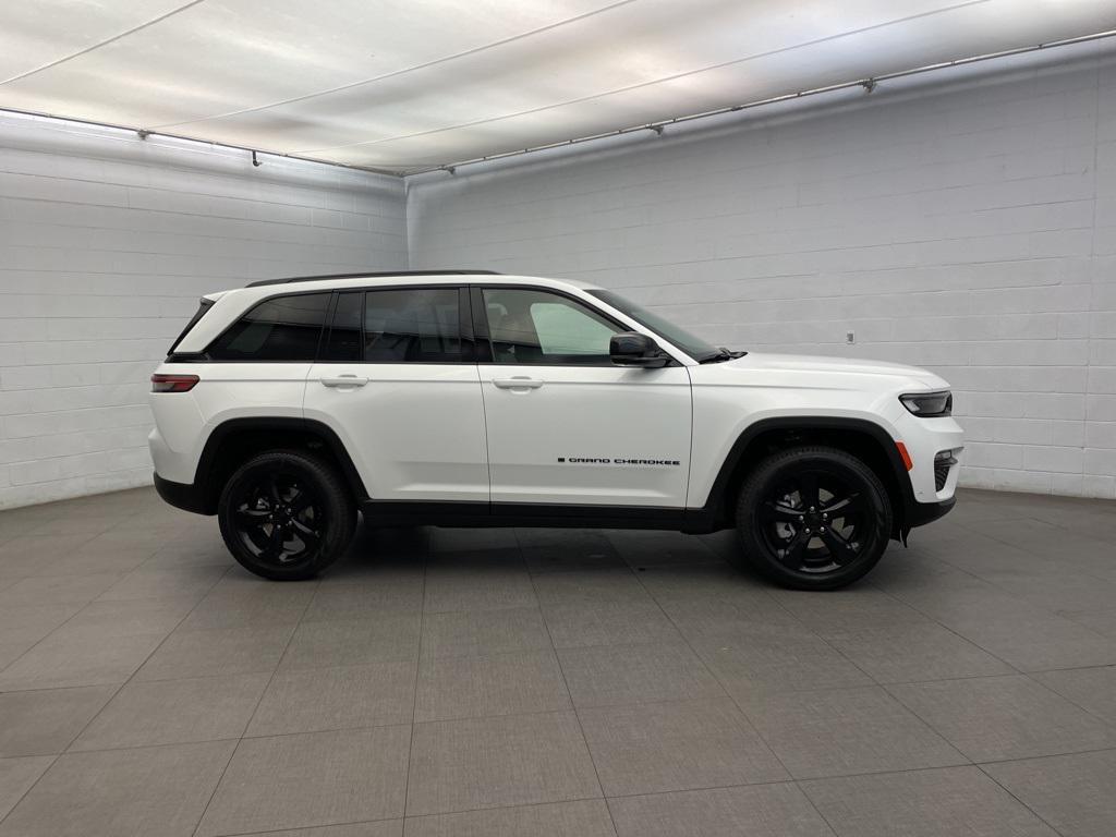 new 2025 Jeep Grand Cherokee car, priced at $46,344