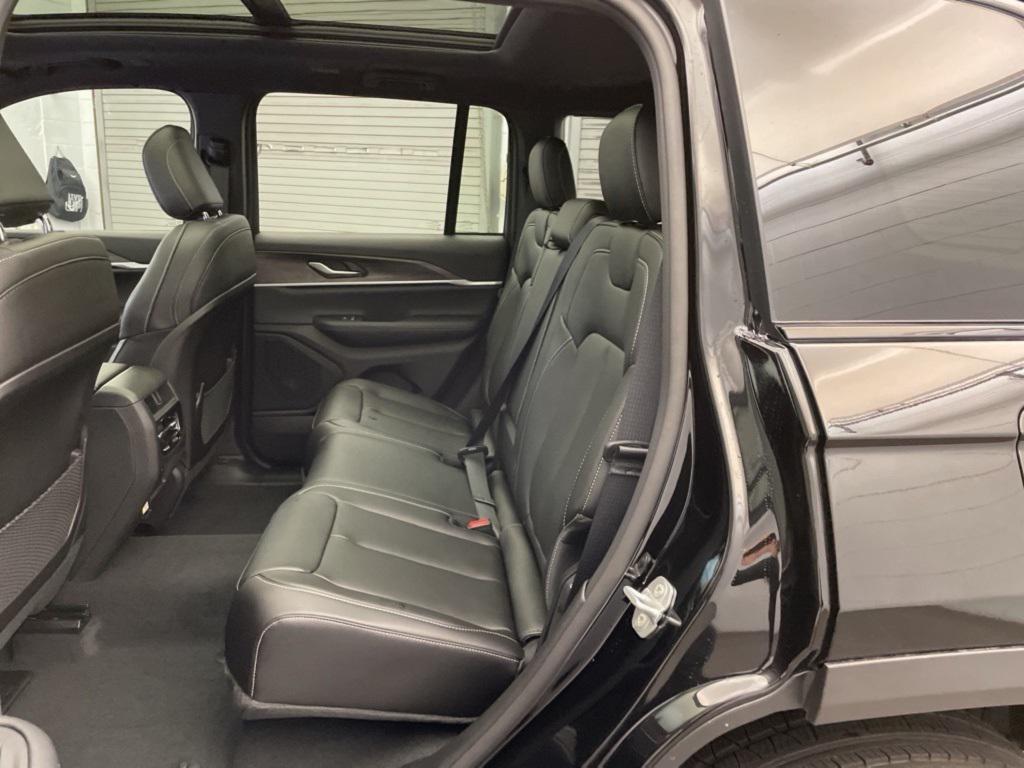 new 2025 Jeep Grand Cherokee car, priced at $45,786