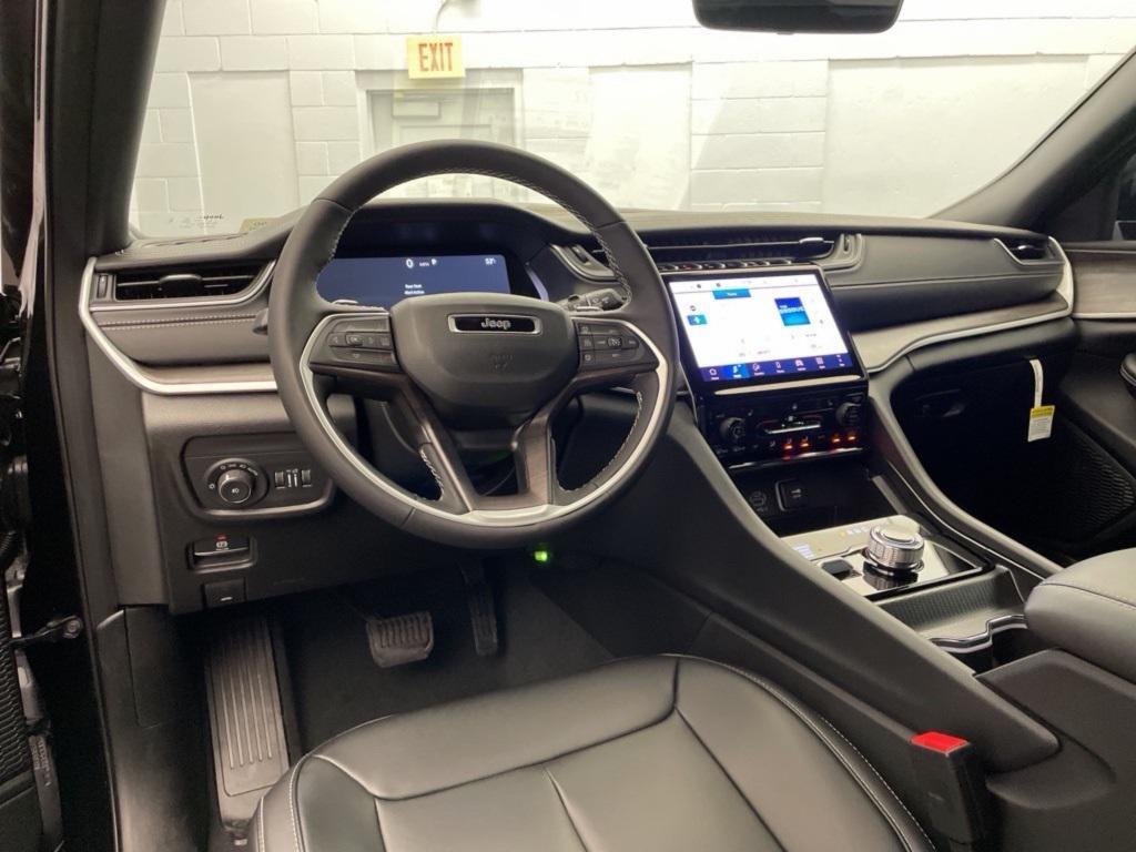 new 2025 Jeep Grand Cherokee car, priced at $45,786
