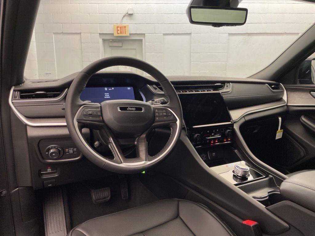 new 2025 Jeep Grand Cherokee car, priced at $45,387