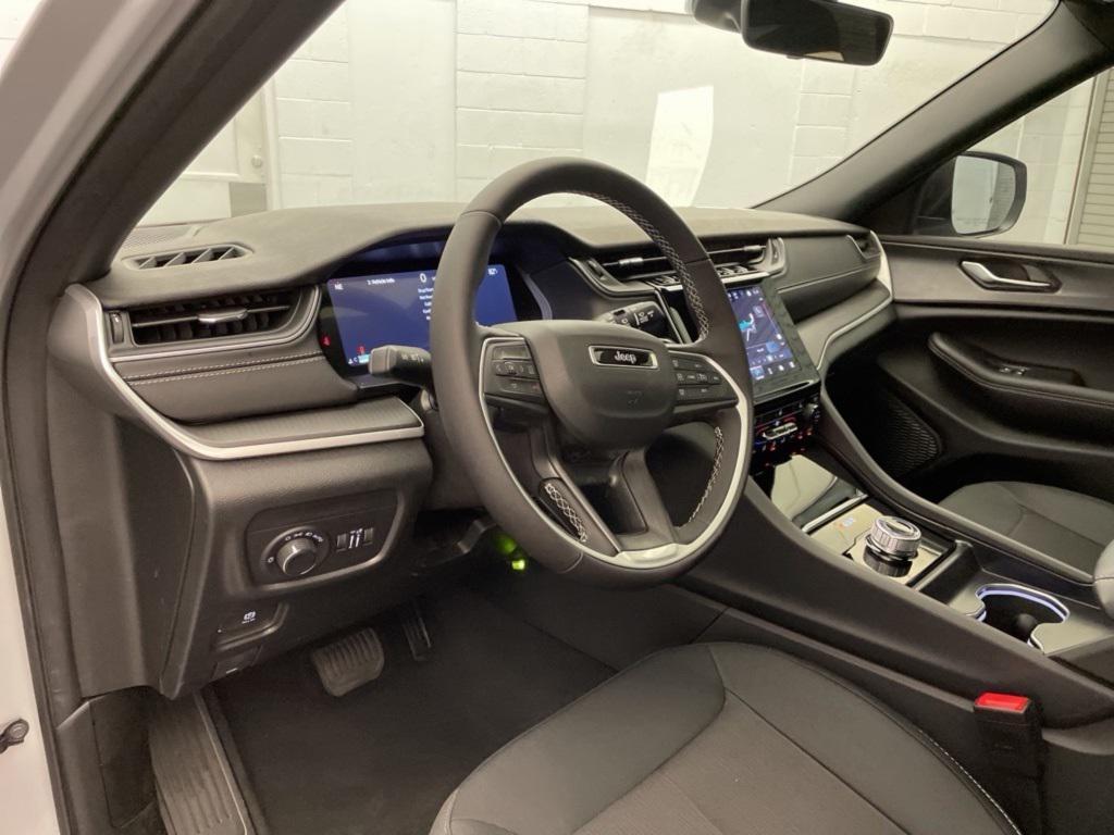 new 2025 Jeep Grand Cherokee car, priced at $33,372