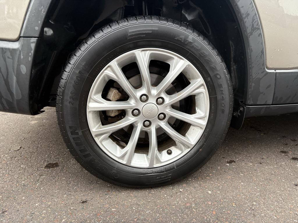 used 2019 Jeep Cherokee car, priced at $13,975