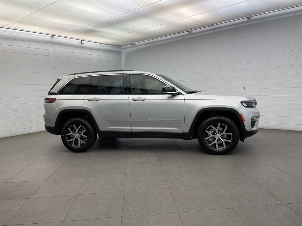 new 2025 Jeep Grand Cherokee car, priced at $37,973