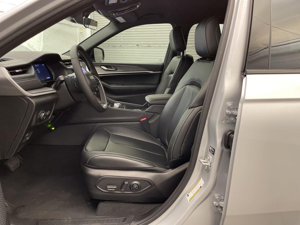 new 2025 Jeep Grand Cherokee car, priced at $37,973