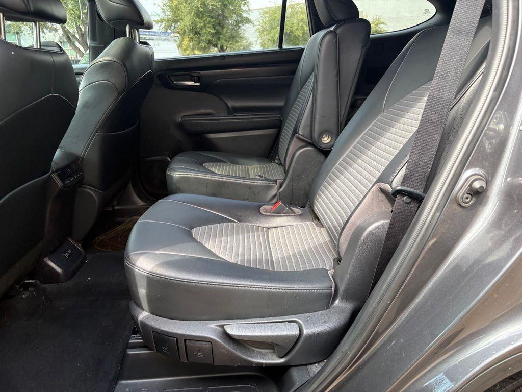 used 2021 Toyota Highlander car, priced at $32,772