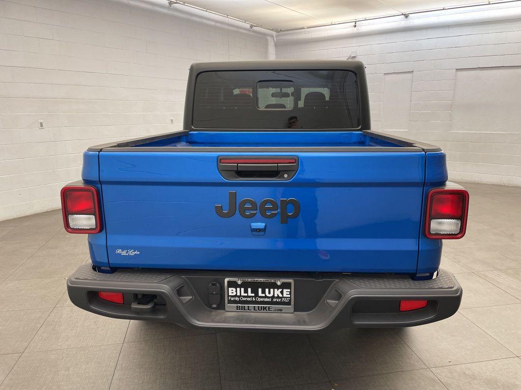 new 2026 Jeep Gladiator car, priced at $40,138