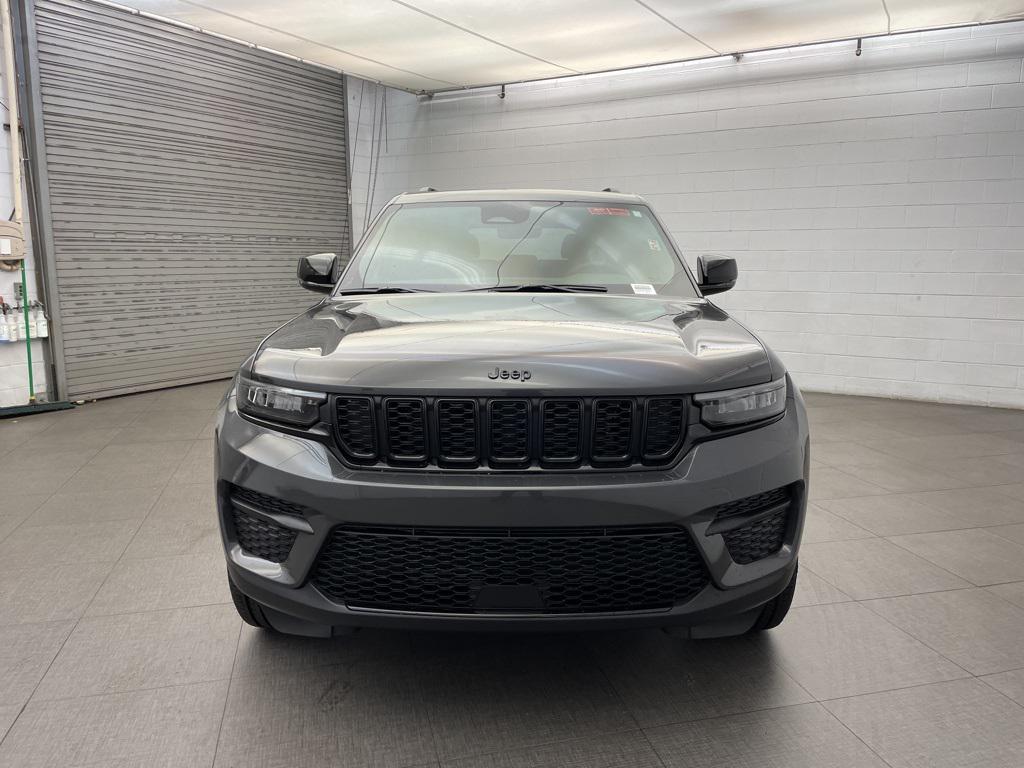 new 2025 Jeep Grand Cherokee car, priced at $37,844